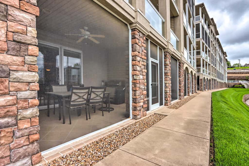 Lakefront Patio, Pool Access! Lands End Condo