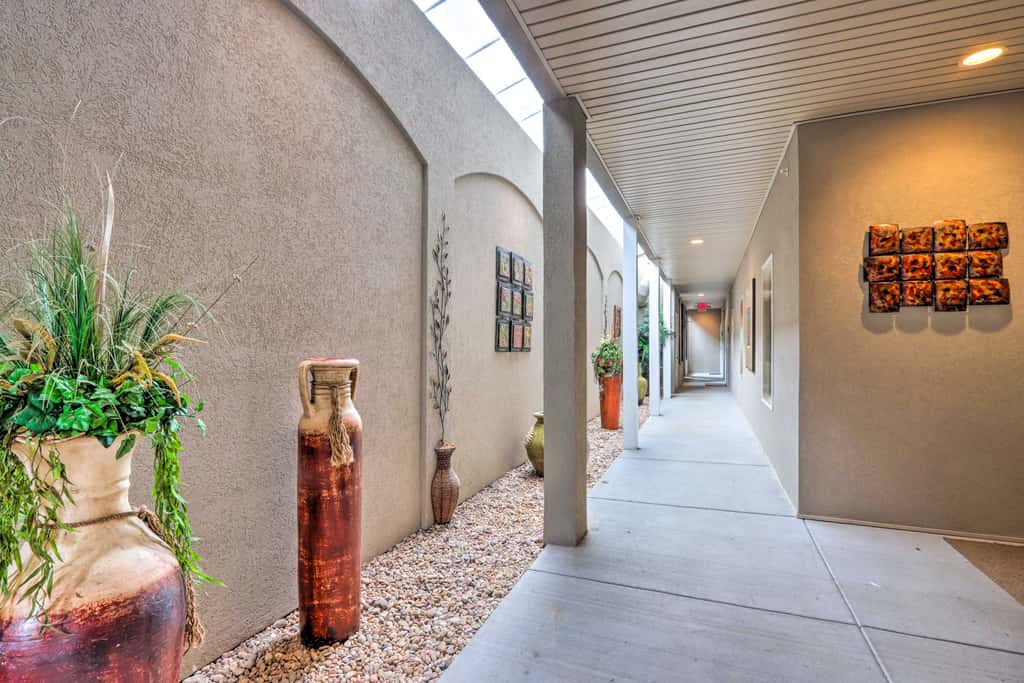 Lakefront Patio, Pool Access! Lands End Condo