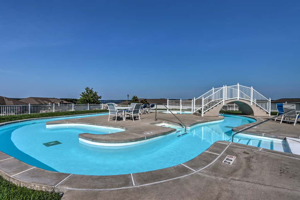 Lakefront Patio, Pool Access! Lands End Condo