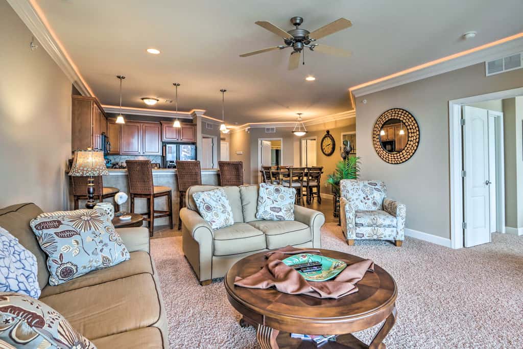 Lakefront Patio, Pool Access! Lands End Condo