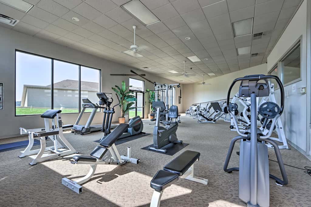 Lakefront Patio, Pool Access! Lands End Condo