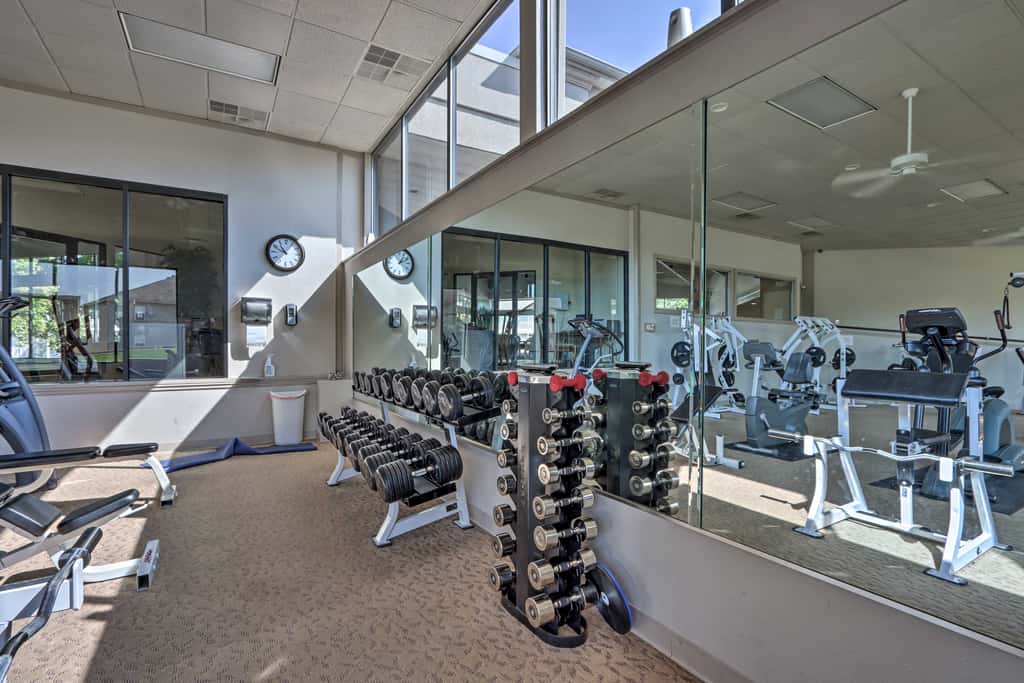 Lakefront Patio, Pool Access! Lands End Condo