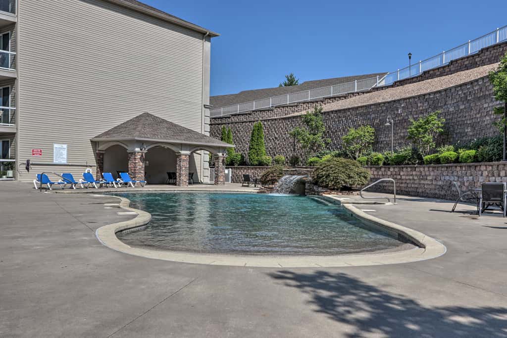 Lakefront Patio, Pool Access! Lands End Condo