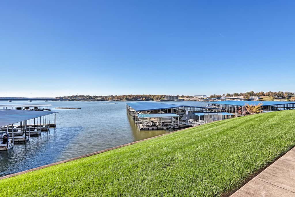 Lakefront Patio, Pool Access! Lands End Condo
