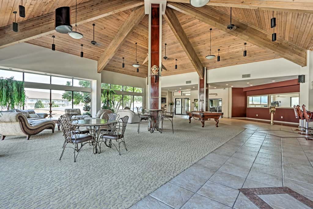 Lakefront Patio, Pool Access! Lands End Condo