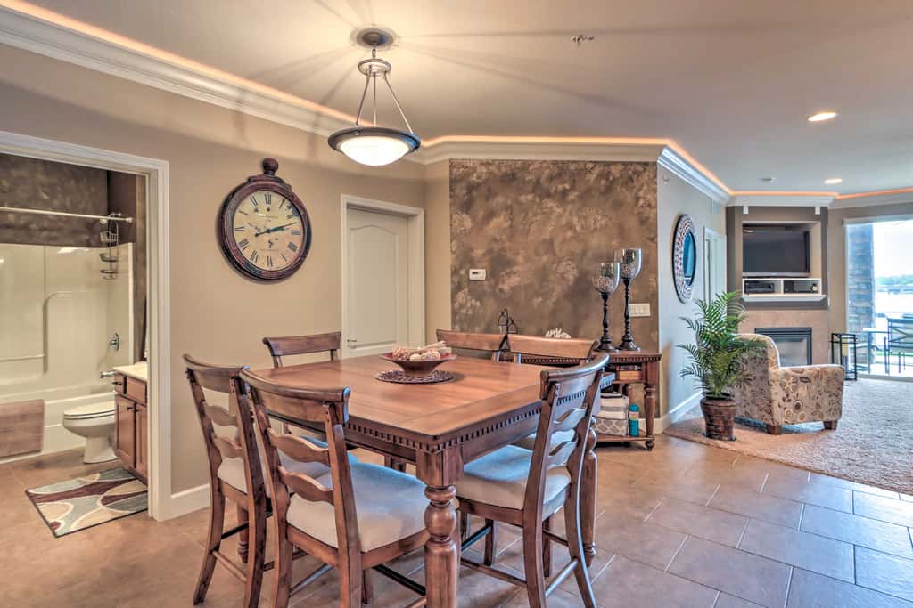 Lakefront Patio, Pool Access! Lands End Condo