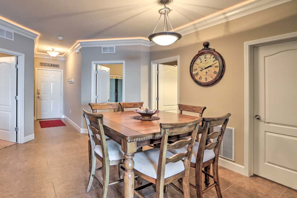 Lakefront Patio, Pool Access! Lands End Condo