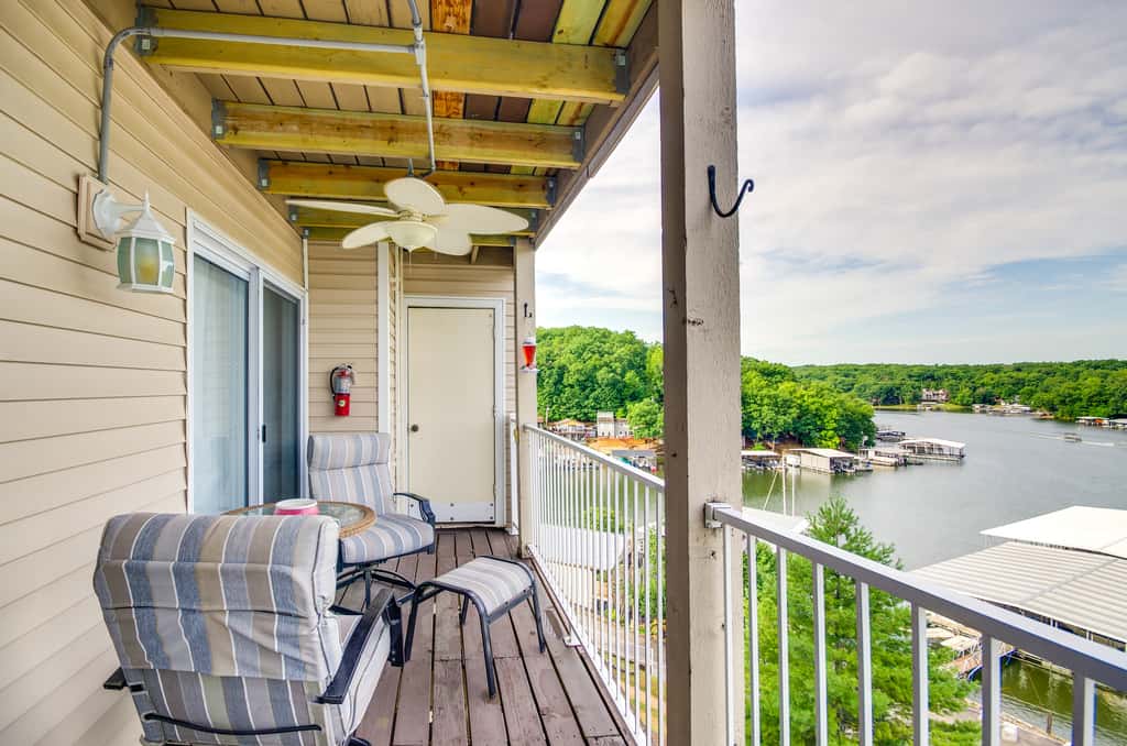 Cozy Lake Ozark Condo Rental w/ Grill, Pool Access