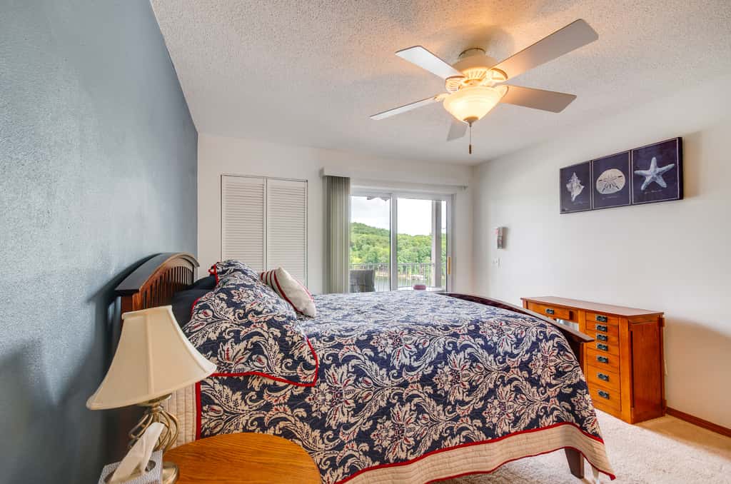 Cozy Lake Ozark Condo Rental w/ Grill, Pool Access