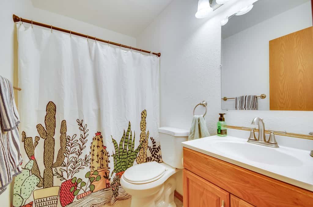 Cozy Lake Ozark Condo Rental w/ Grill, Pool Access