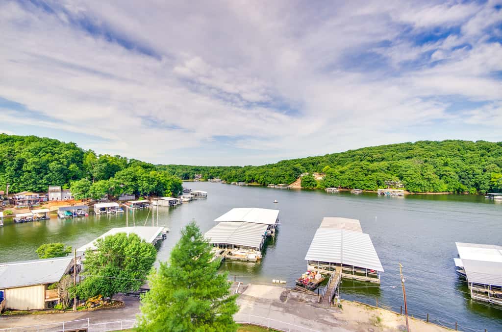 Cozy Lake Ozark Condo Rental w/ Grill, Pool Access