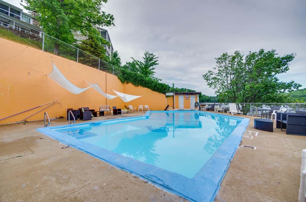 Cozy Lake Ozark Condo Rental w/ Grill, Pool Access