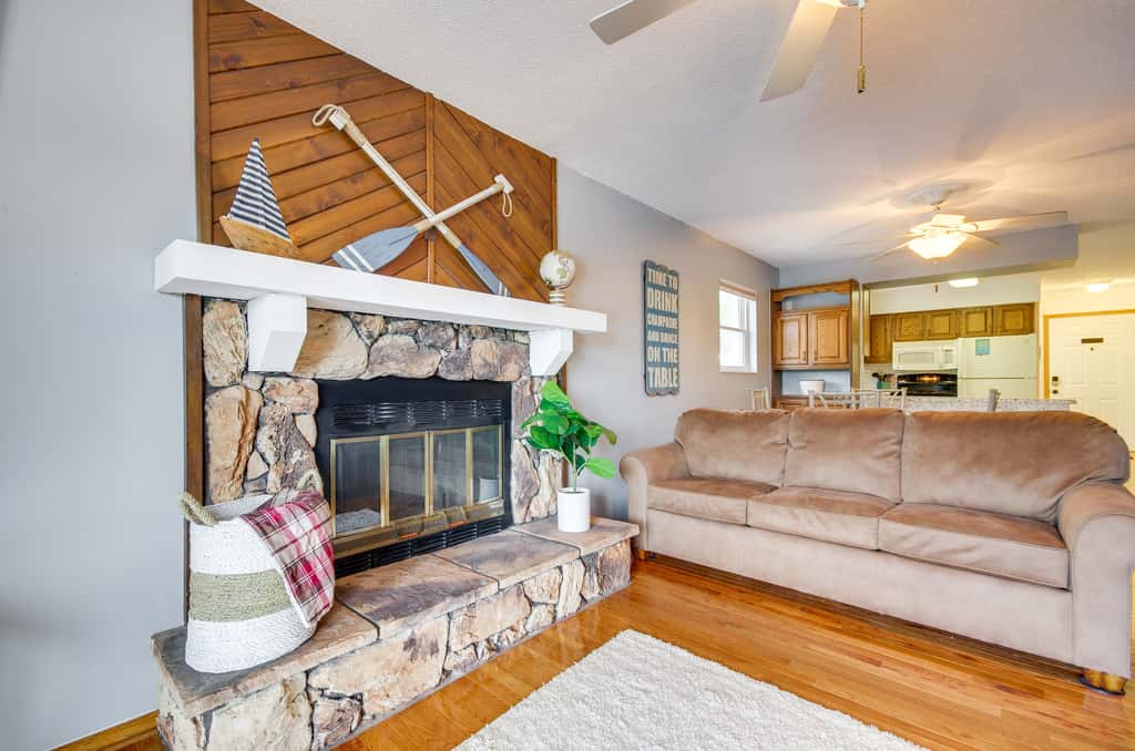 Cozy Lake Ozark Condo Rental w/ Grill, Pool Access