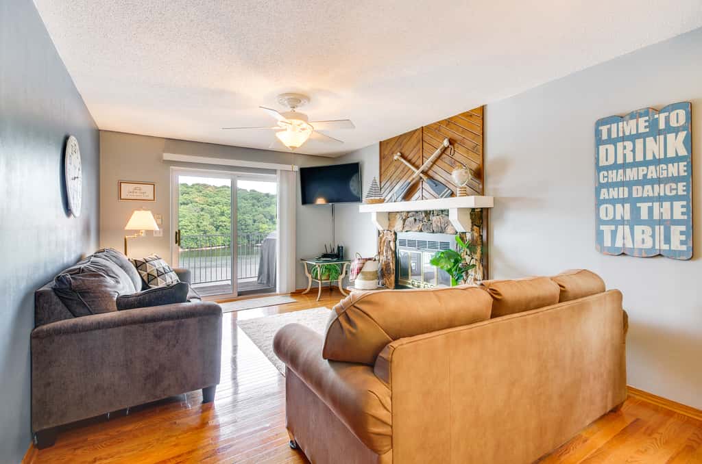 Cozy Lake Ozark Condo Rental w/ Grill, Pool Access