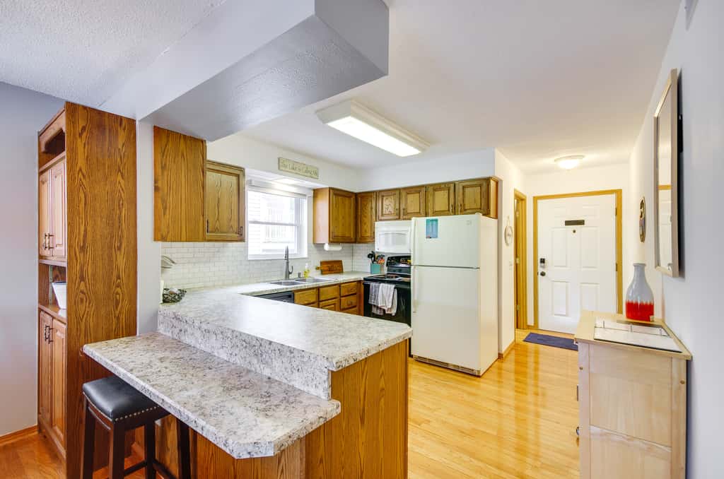 Cozy Lake Ozark Condo Rental w/ Grill, Pool Access