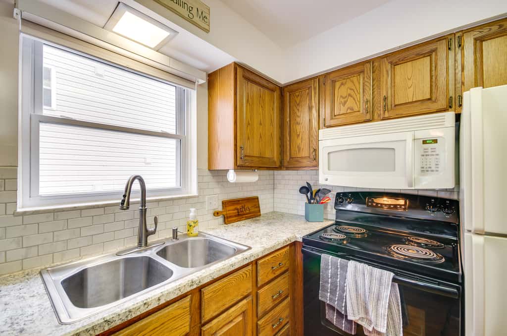 Cozy Lake Ozark Condo Rental w/ Grill, Pool Access