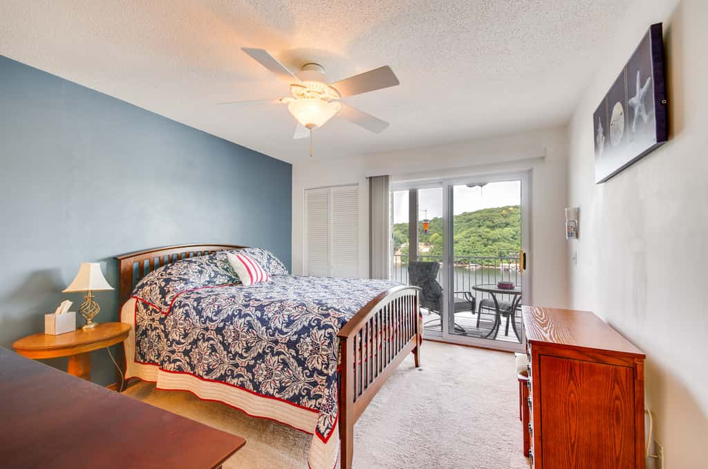 Cozy Lake Ozark Condo Rental w/ Grill, Pool Access