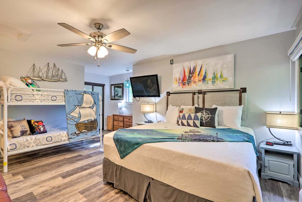 2 Mi to Margaritaville: Lake of the Ozarks Home!