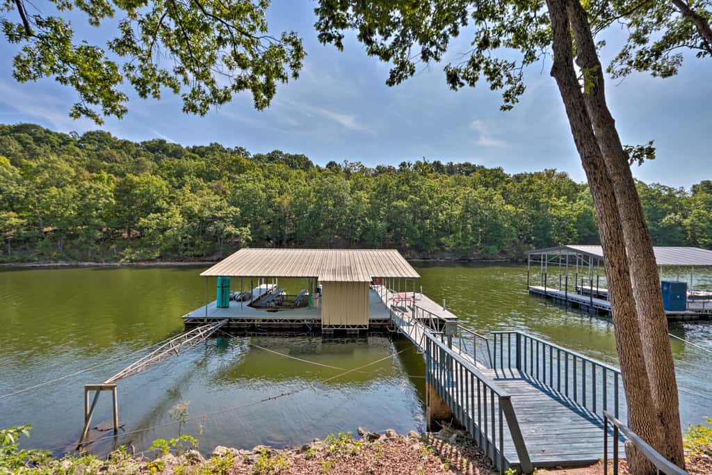 2 Mi to Margaritaville: Lake of the Ozarks Home!