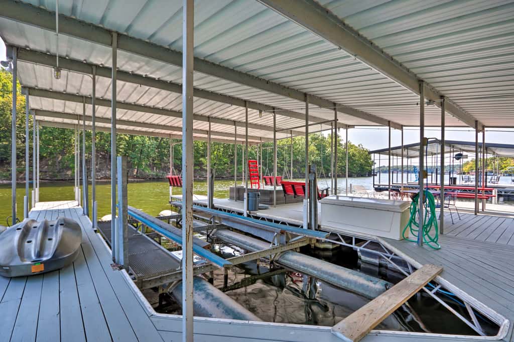 2 Mi to Margaritaville: Lake of the Ozarks Home!