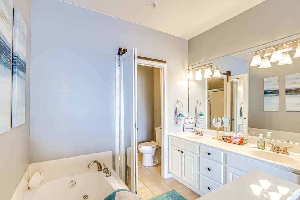 Osage Beach Condo Near Hiking & Shopping!