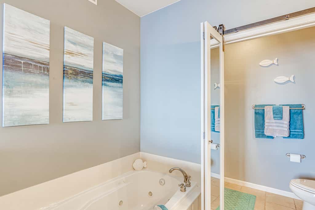 Osage Beach Condo Near Hiking & Shopping!