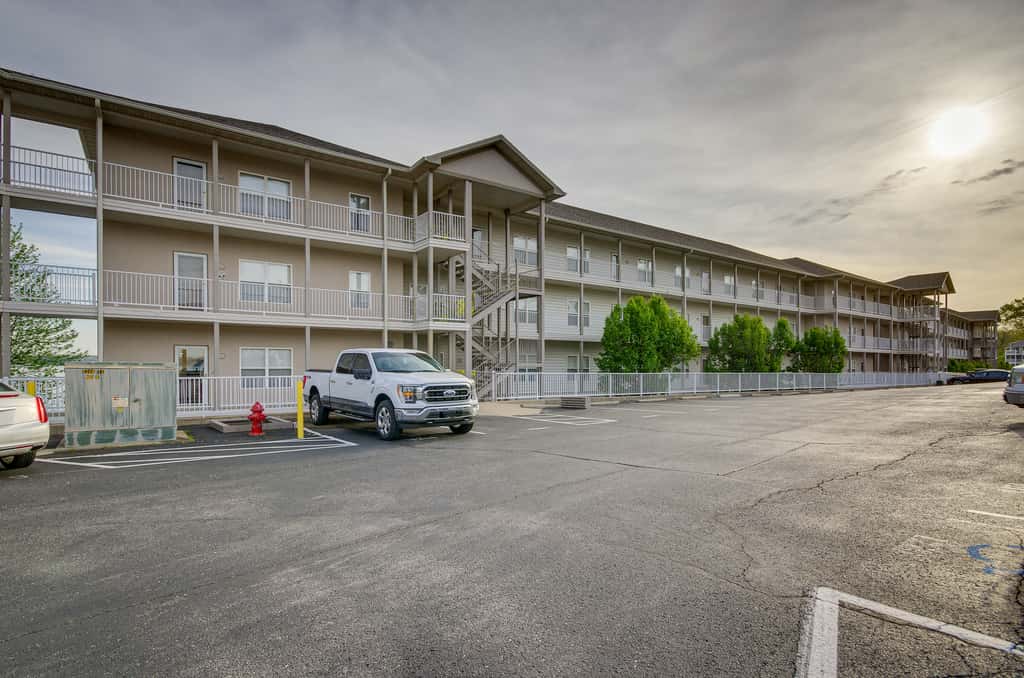 Osage Beach Condo Near Hiking & Shopping!