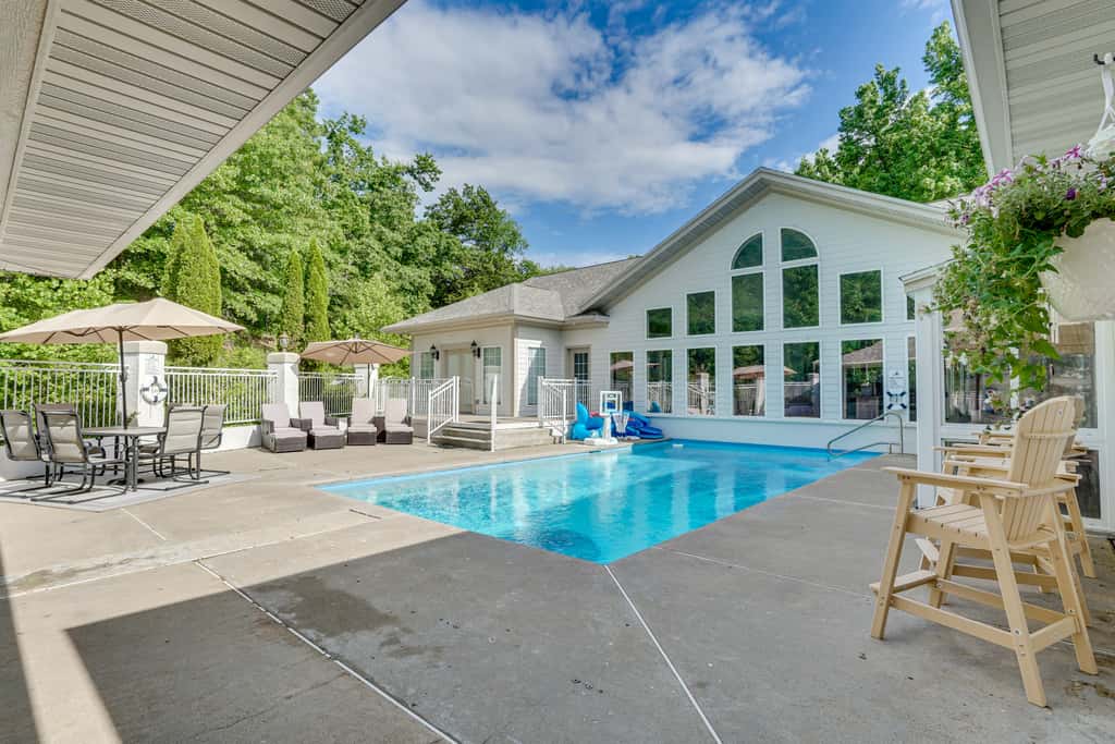 Pool, Hot Tub & Pickleball Court: Lake Ozarks Home
