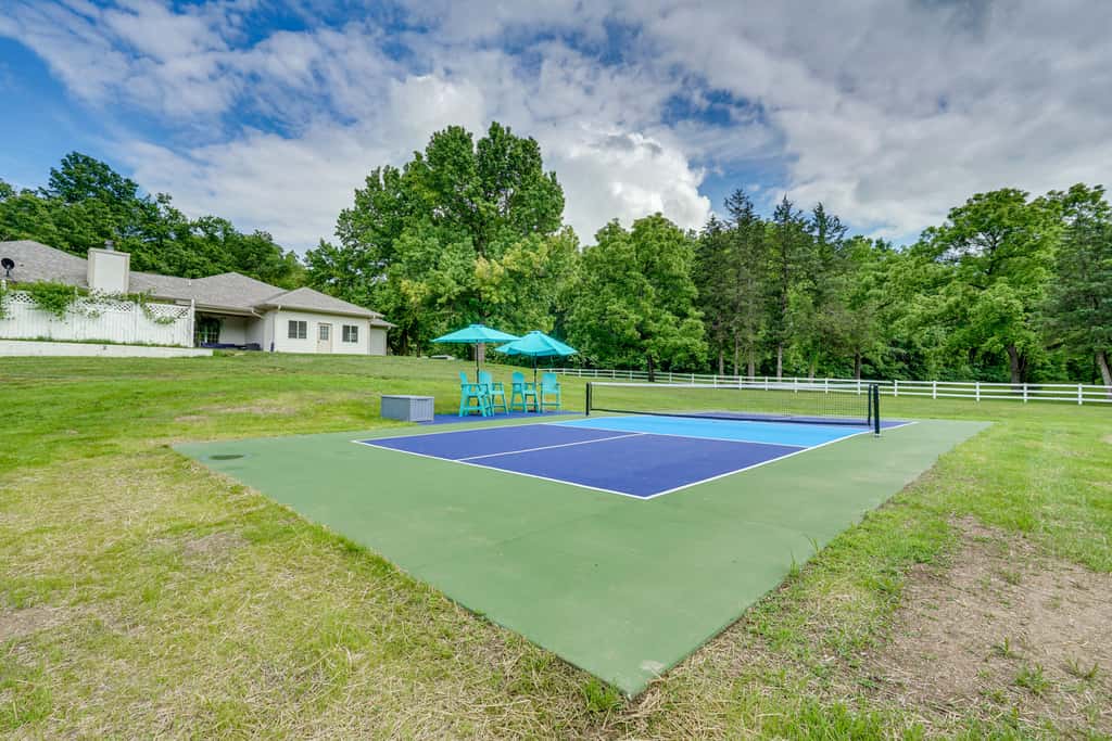 Pool, Hot Tub & Pickleball Court: Lake Ozarks Home