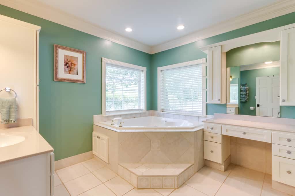 Pool, Hot Tub & Pickleball Court: Lake Ozarks Home
