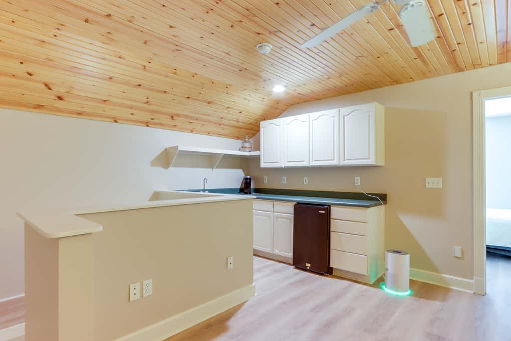 Pool, Hot Tub & Pickleball Court: Lake Ozarks Home
