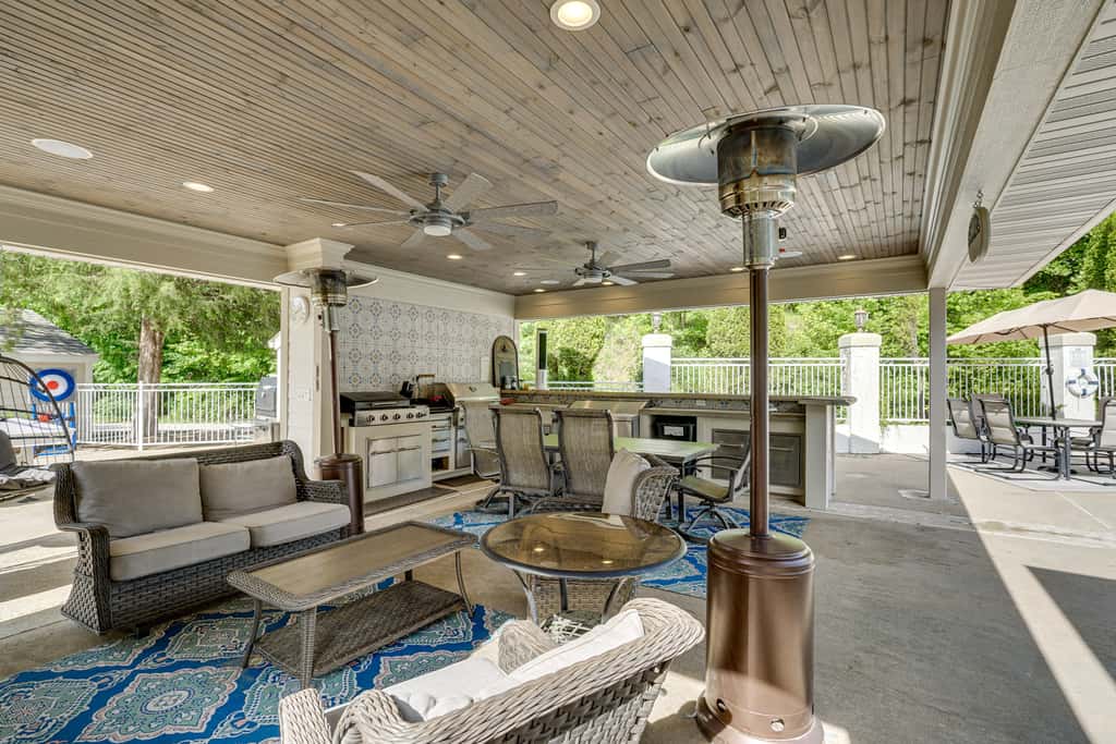 Pool, Hot Tub & Pickleball Court: Lake Ozarks Home