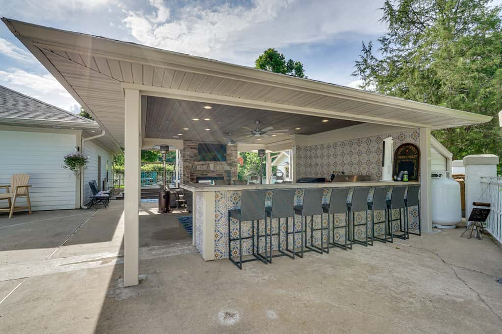 Pool, Hot Tub & Pickleball Court: Lake Ozarks Home