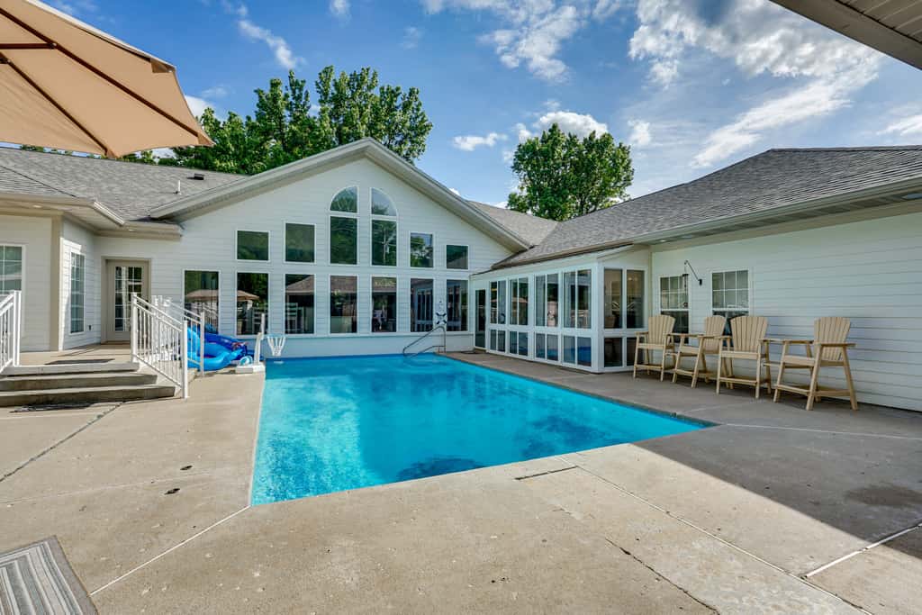 Pool, Hot Tub & Pickleball Court: Lake Ozarks Home
