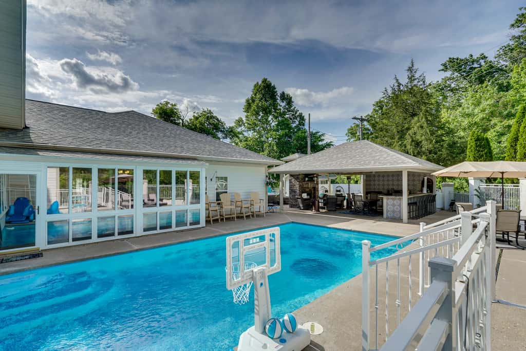 Pool, Hot Tub & Pickleball Court: Lake Ozarks Home