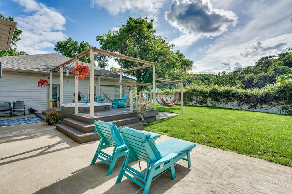 Pool, Hot Tub & Pickleball Court: Lake Ozarks Home