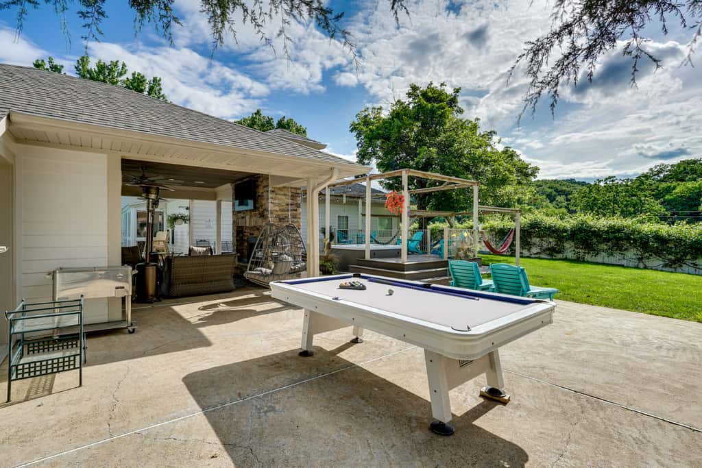 Pool, Hot Tub & Pickleball Court: Lake Ozarks Home