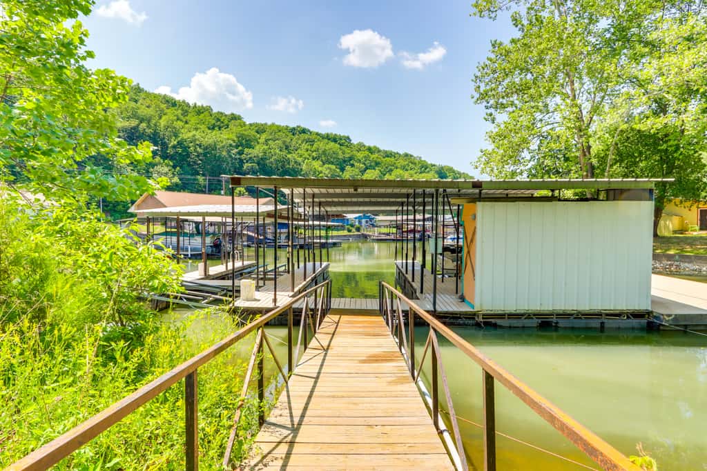 Pool, Hot Tub & Pickleball Court: Lake Ozarks Home