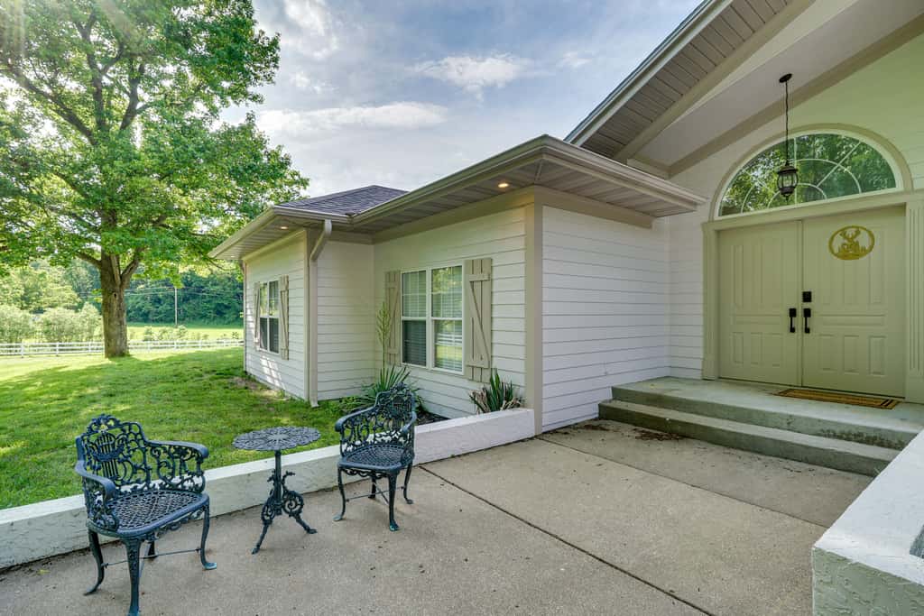 Pool, Hot Tub & Pickleball Court: Lake Ozarks Home
