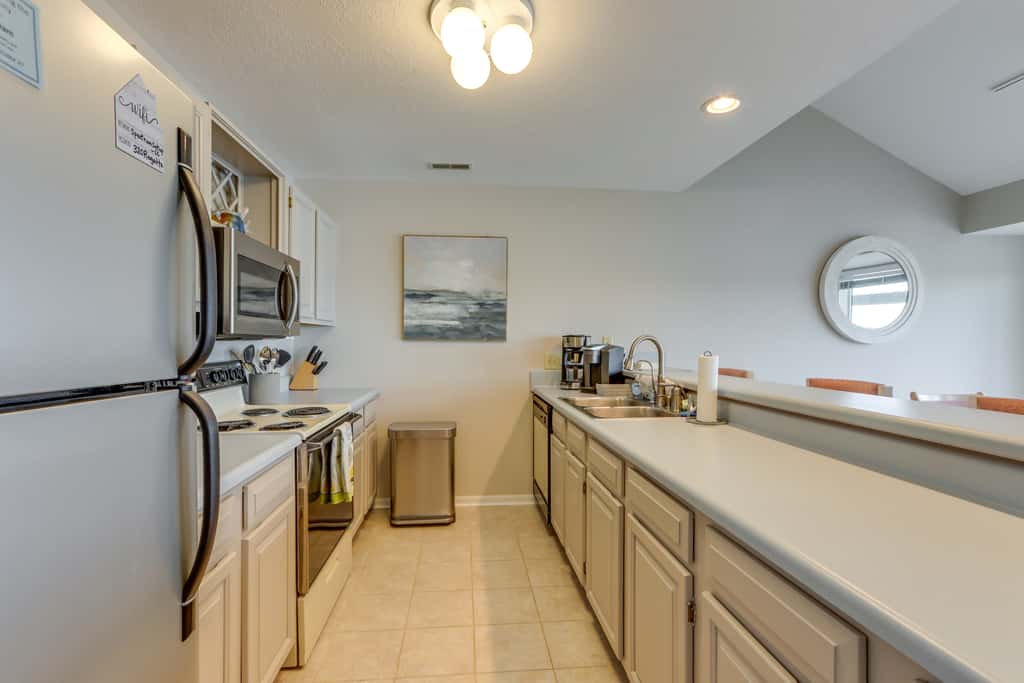 Lakefront Ozark Getaway w/ Views + Community Perks
