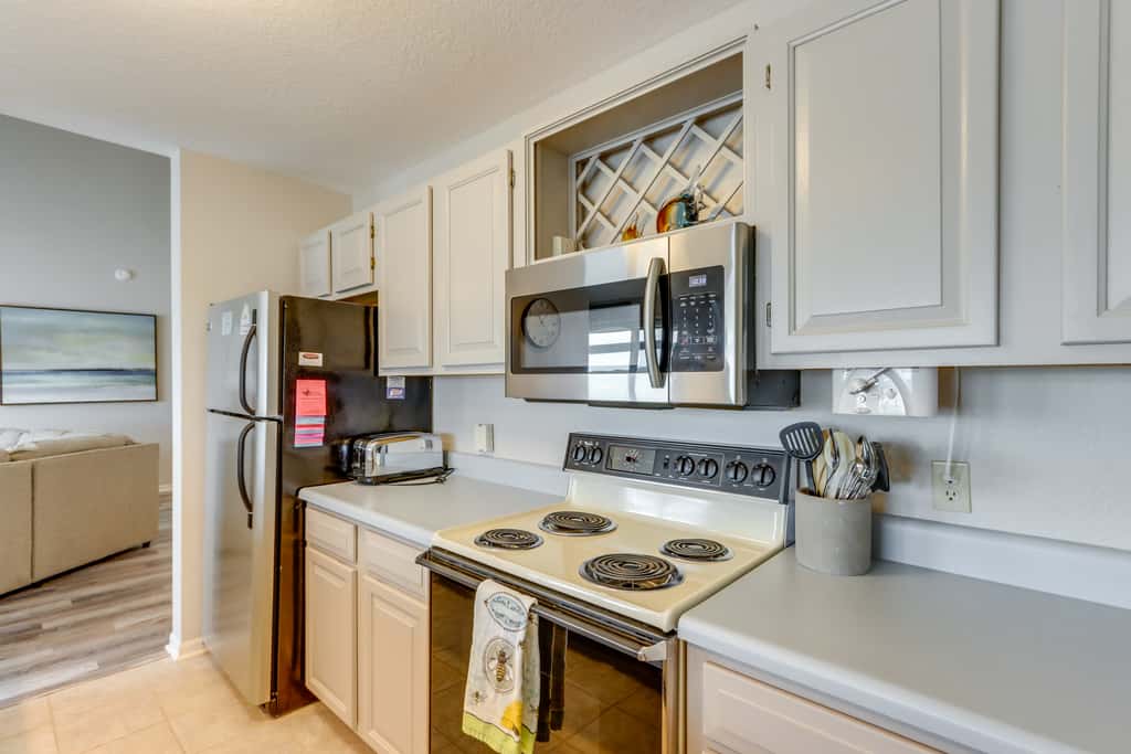 Lakefront Ozark Getaway w/ Views + Community Perks