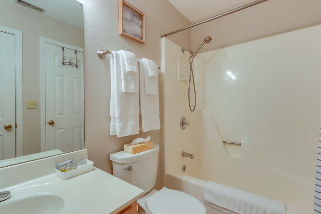 Lakefront Ozark Getaway w/ Views + Community Perks
