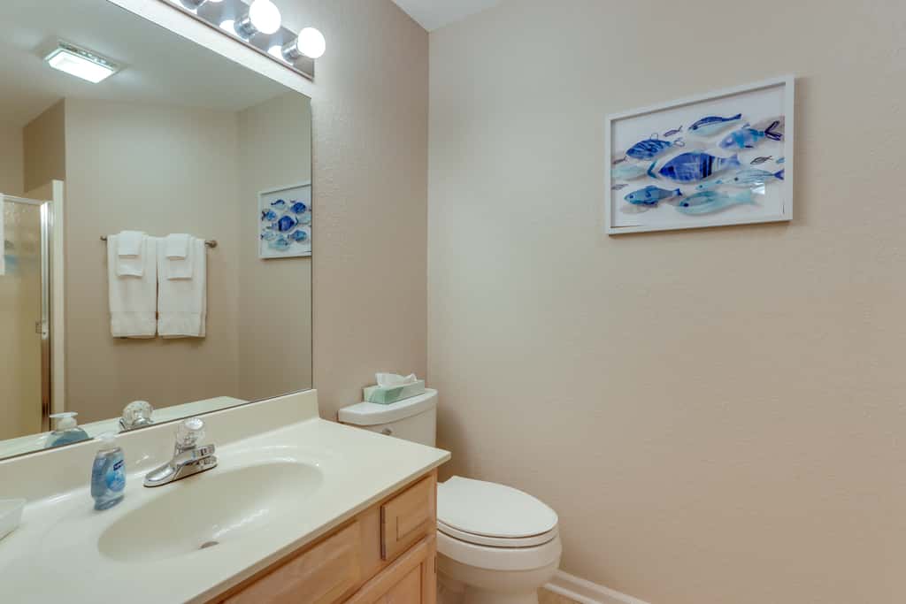 Lakefront Ozark Getaway w/ Views + Community Perks