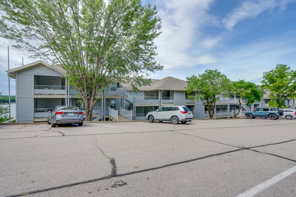 Lakefront Ozark Getaway w/ Views + Community Perks