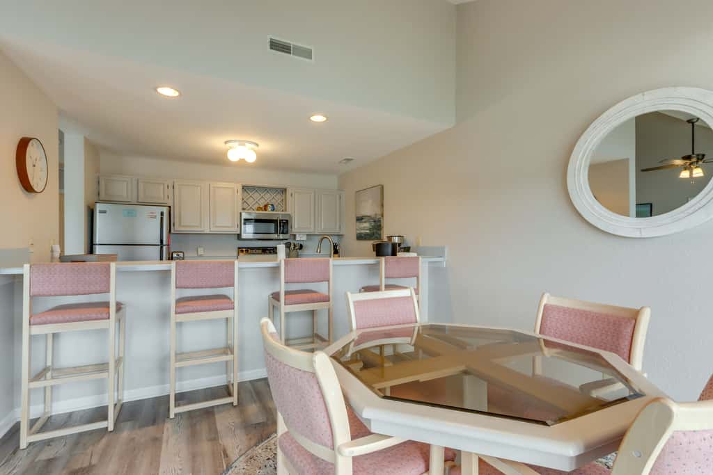 Lakefront Ozark Getaway w/ Views + Community Perks