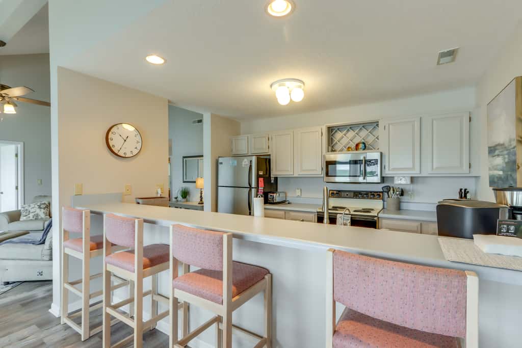 Lakefront Ozark Getaway w/ Views + Community Perks
