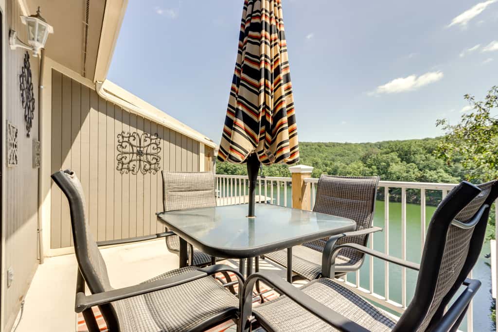 Walk to Pool + Lake: Cozy Osage Beach Condo