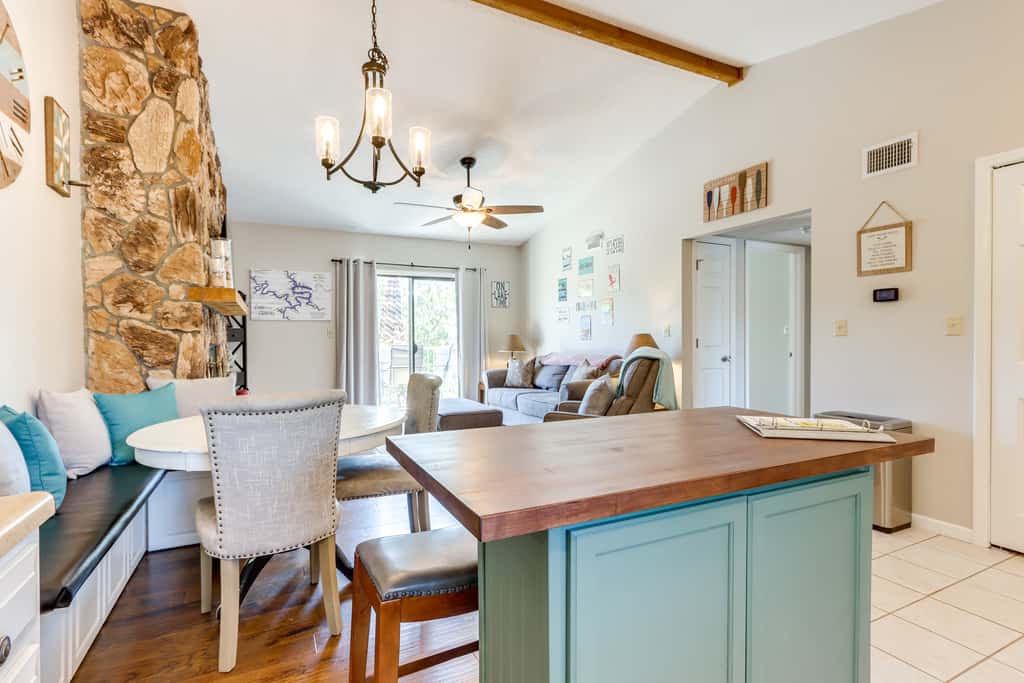 Walk to Pool + Lake: Cozy Osage Beach Condo