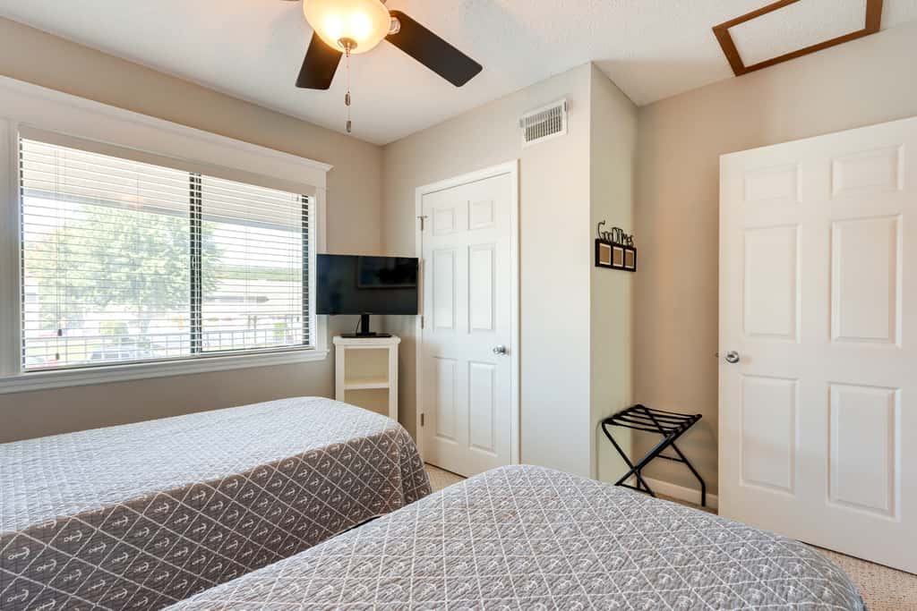 Walk to Pool + Lake: Cozy Osage Beach Condo
