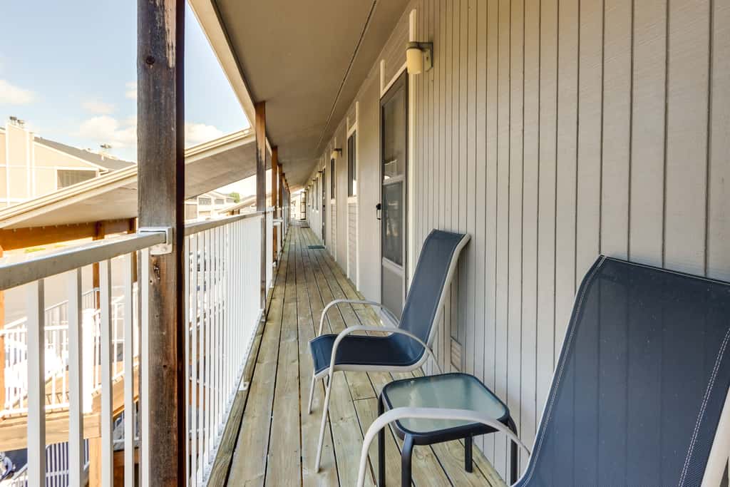Walk to Pool + Lake: Cozy Osage Beach Condo